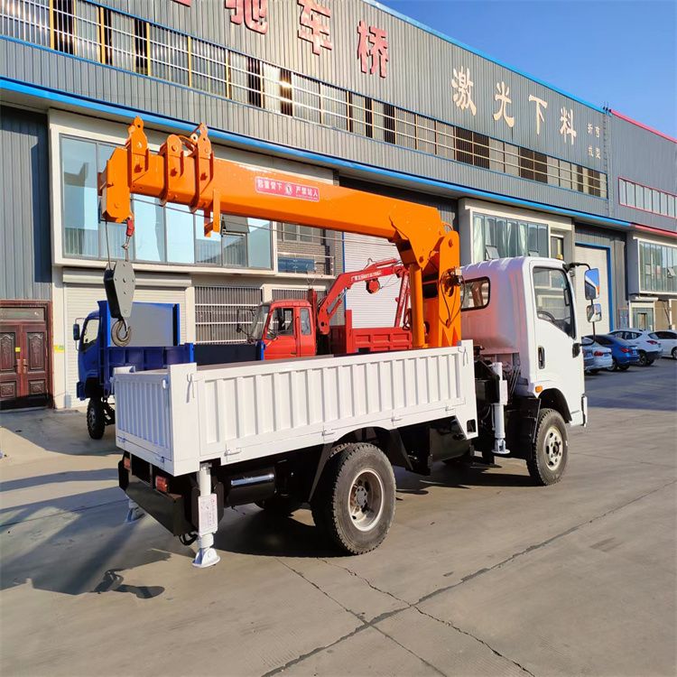 河津市三轮随车吊定制 农用改装机自备吊中瑞长期出售